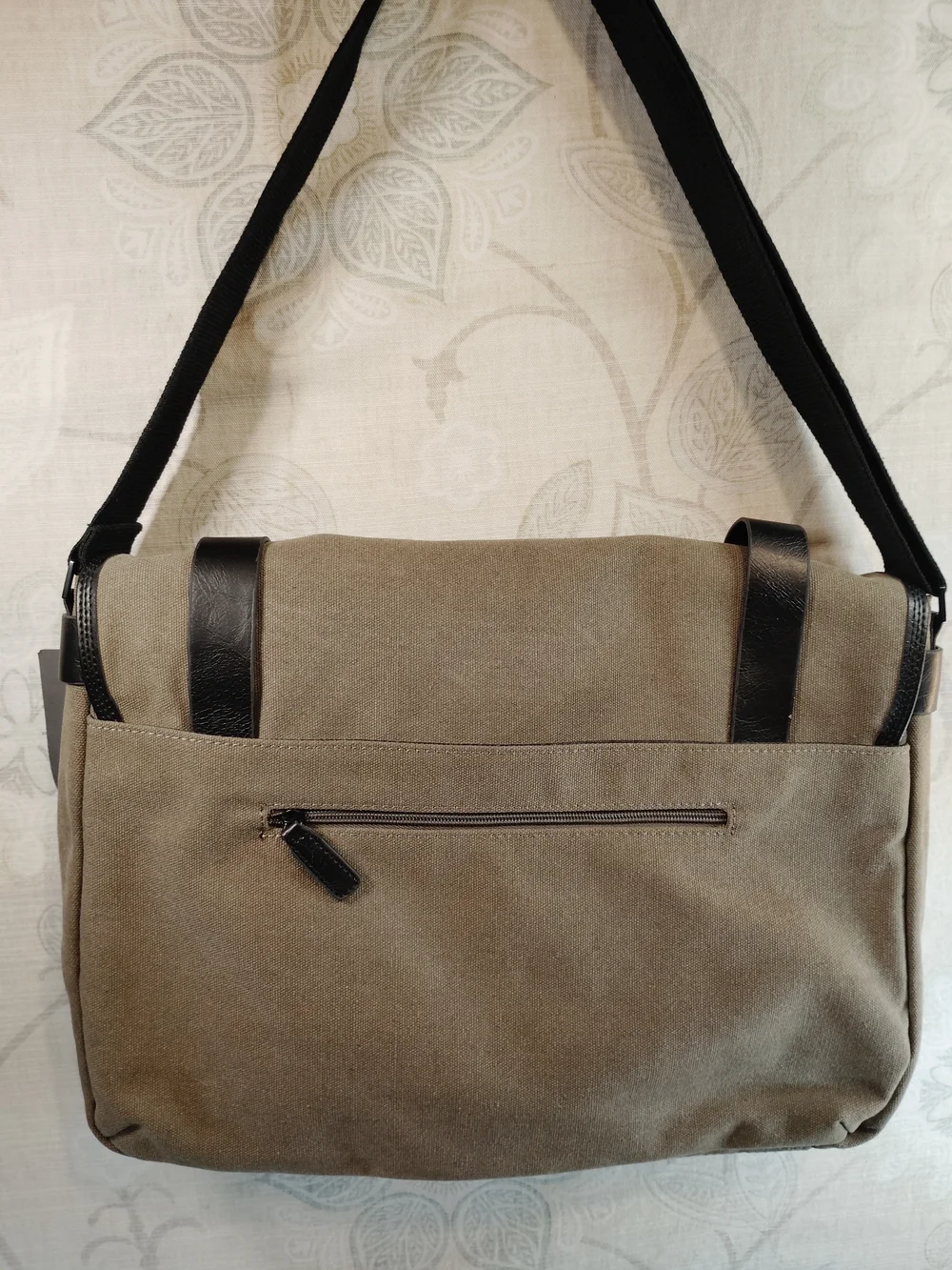 Kenneth Cole Reaction  Grey Canvas & Leather Messenger/Laptops/ Crossbody Bag